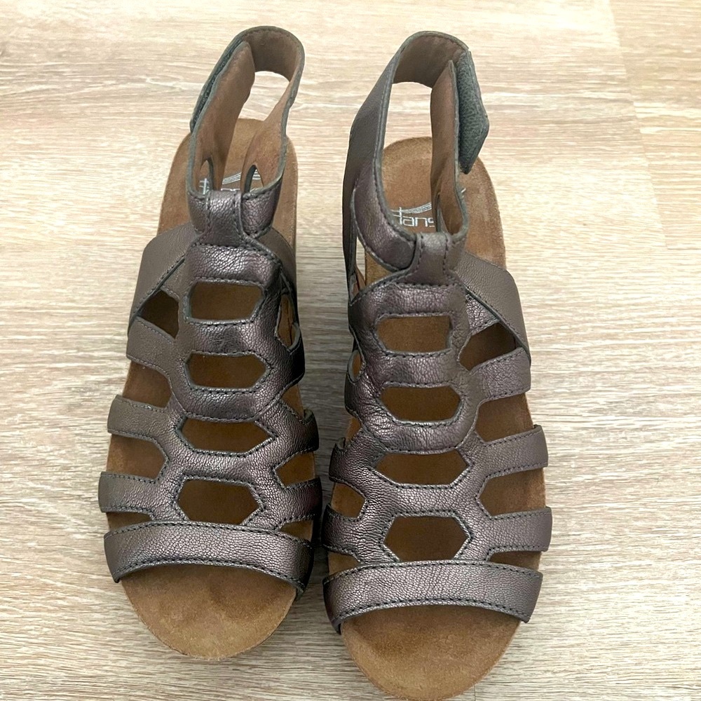 ✅DANSKO ,leather ,Pewter Metallic color Sandel shoes with adjustable strap